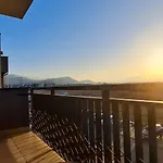 With Mountain View - Apartman