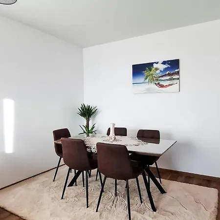 Modern With Mountain View - Апартаменты *